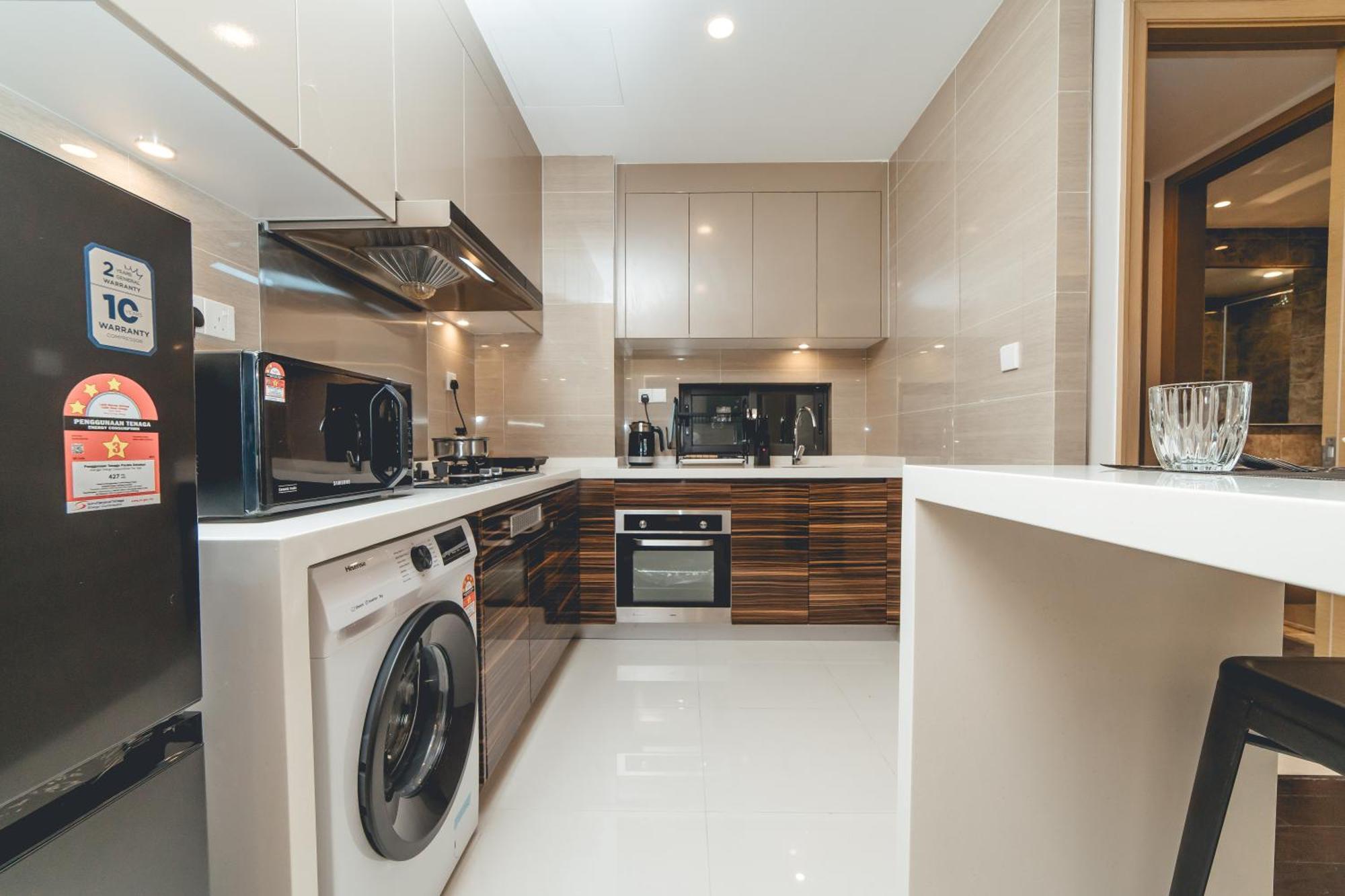 R&f Ebon Elegance 1br 5mins Ciq By Our * Johor Bahru