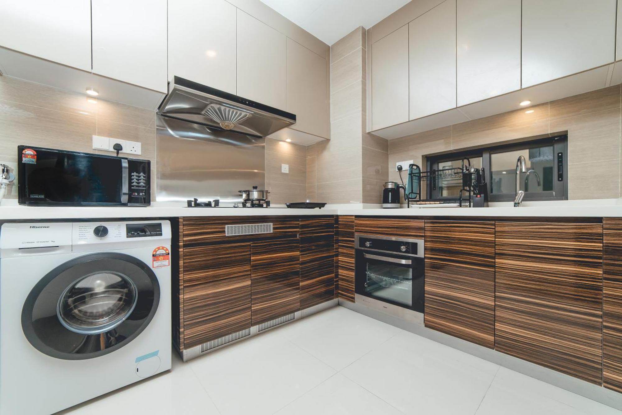 R&f Ebon Elegance 1br 5mins Ciq By Our Apartemen